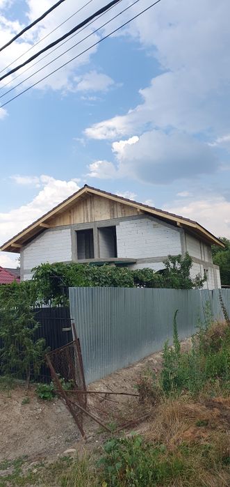 Firma executam lucrări în constructii