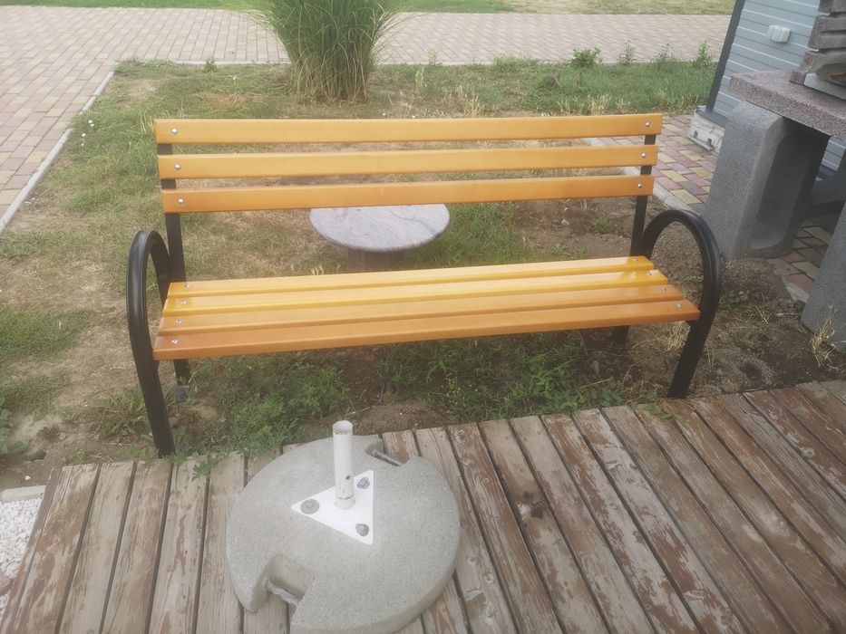 Vând bancă curte