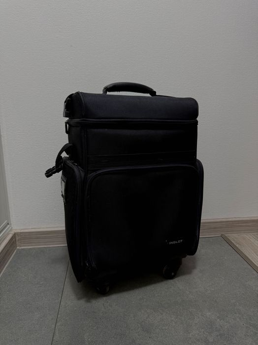 Geanta/troller pentru makeup- Inglot