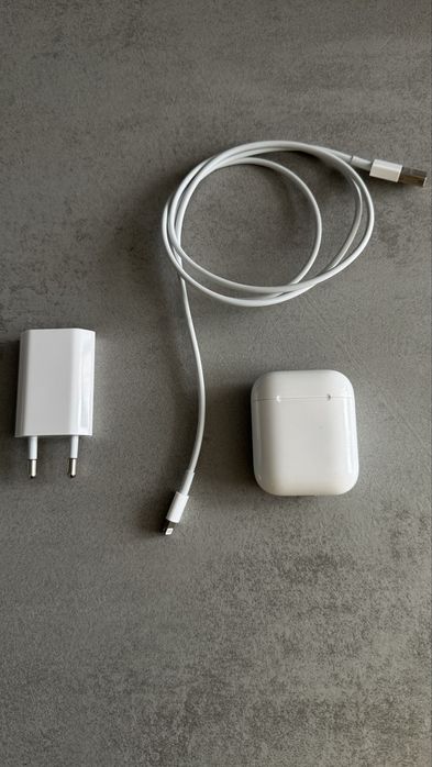 Casti Apple Airpods 2 , cu cablu si incarcator Apple