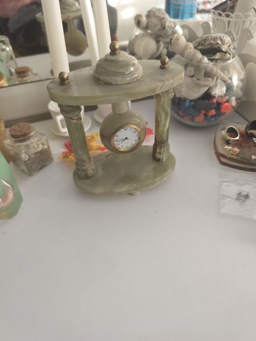 Часы настольные из оникса