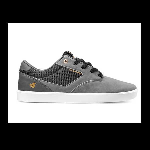 Чисто нови кецове DVS