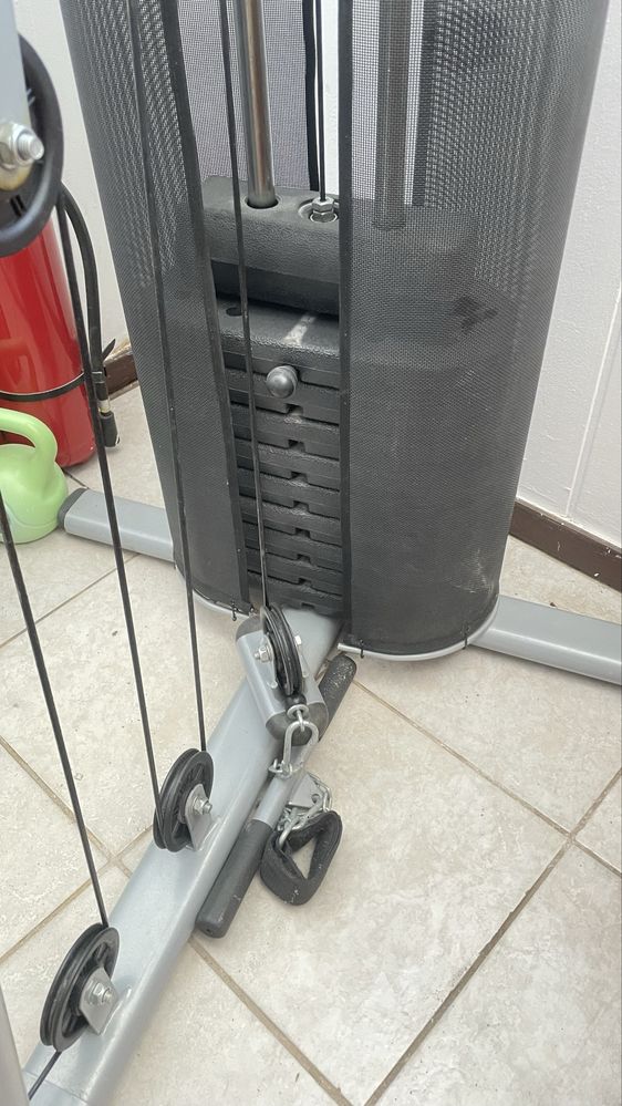 Aparat fitness multifunctional