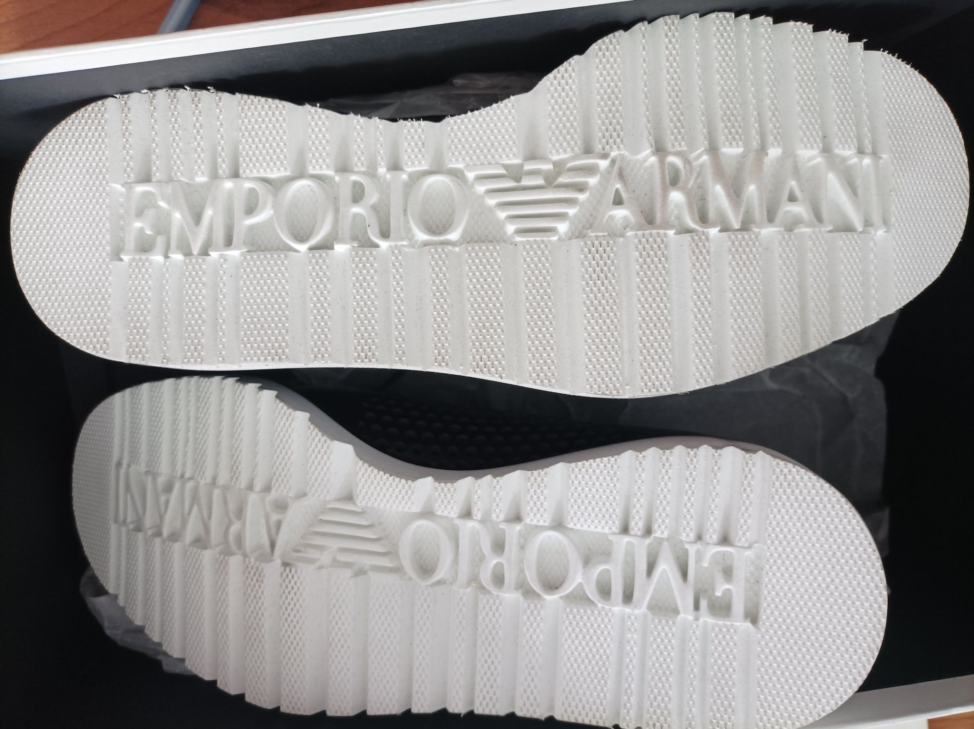 Emporio Armani нови оригинални обувки