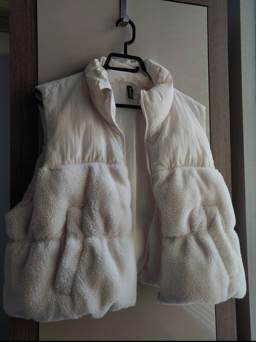 Vestă albă H&M cu blăniță