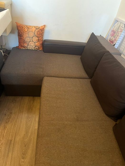 Vand canapea extensibila 3 locuri, maro, cu lada depozitare 550 ron