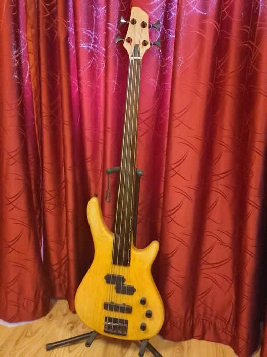 Бас китара фретлес Stagg