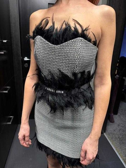 Страхотна рокля avin