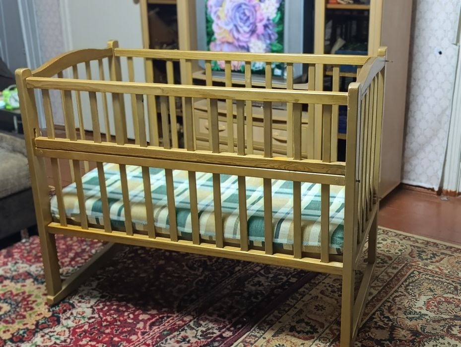 Продам кроватку-маятник.