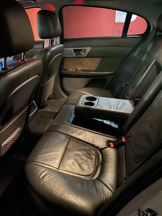 Vand Jaguar XF 2.2 D/09.2015