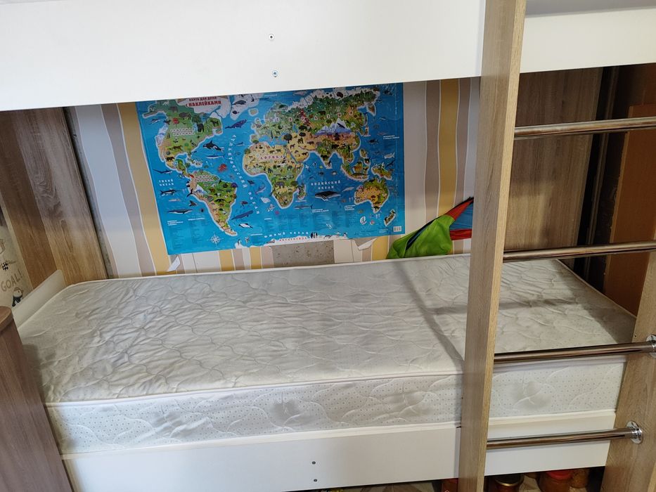 Продам двух яростную кровать.