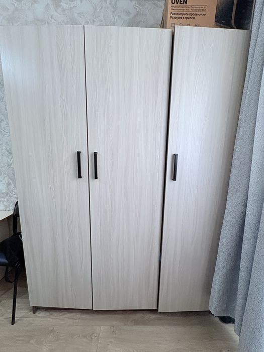 Продам срочно шкаф