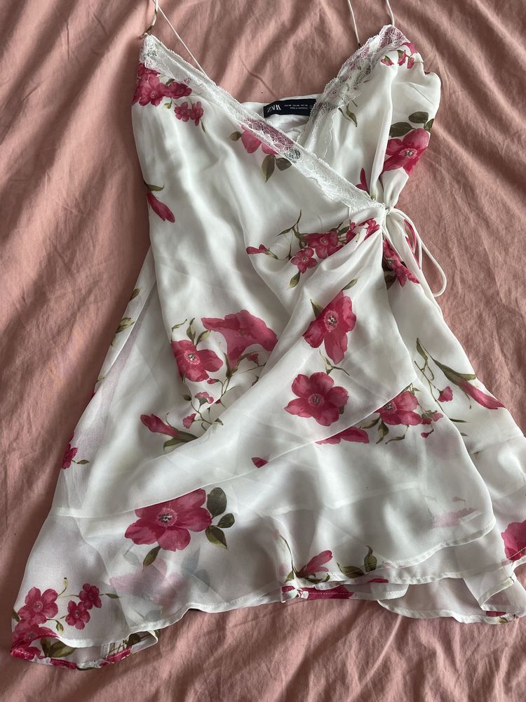 Лятна къса рокля Zara  шифон и дантела
