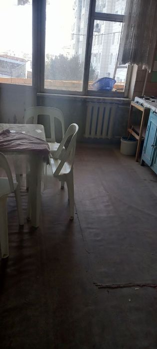 Продается 2ух комнатная третий этаж 4 этажки. Карасу 6