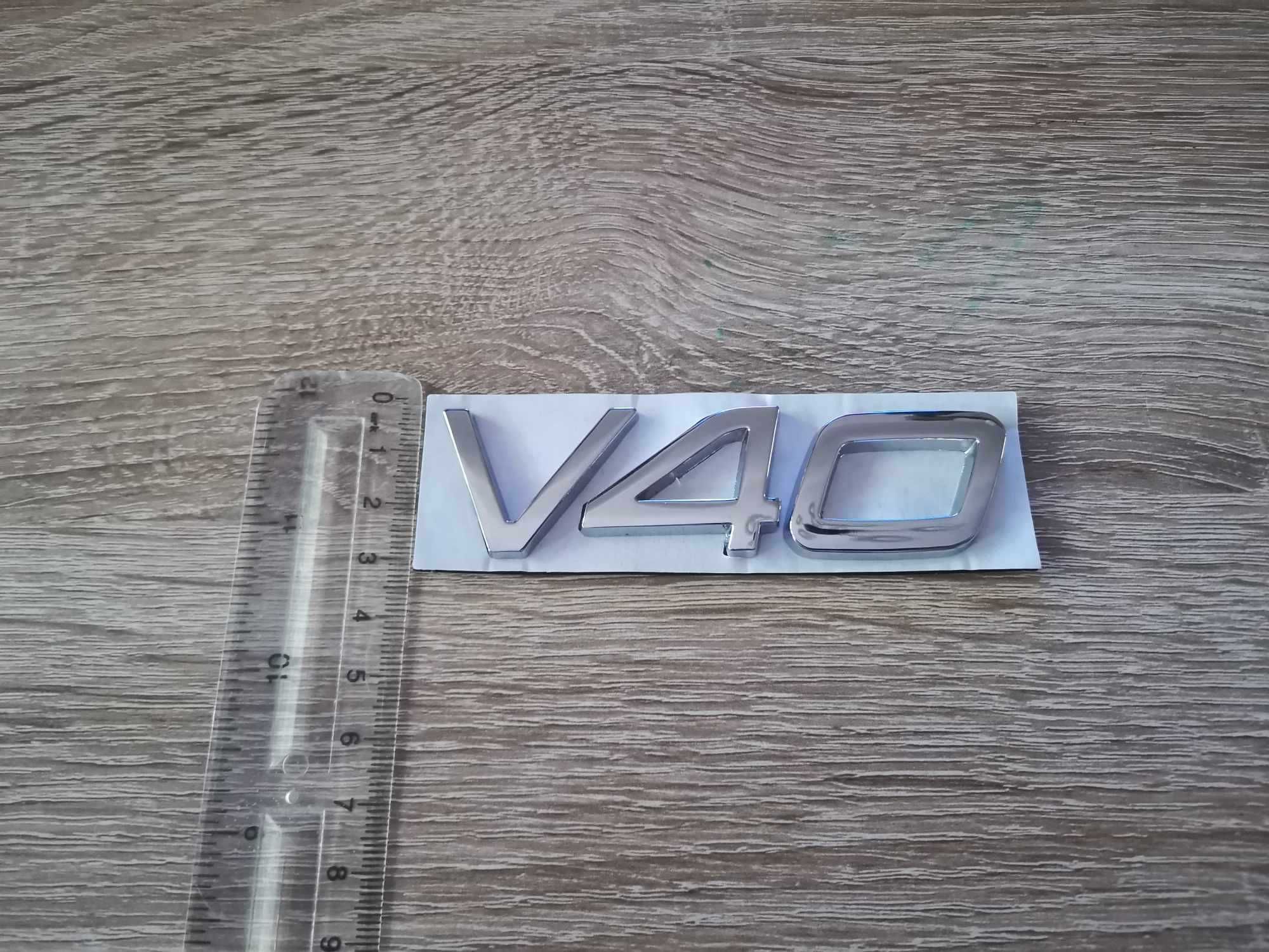 Волво Volvo V40 сребриста емблема лого