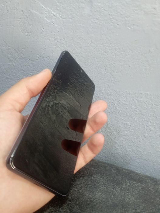 Samsung s20 plus sotiladi Ekrani almashgan