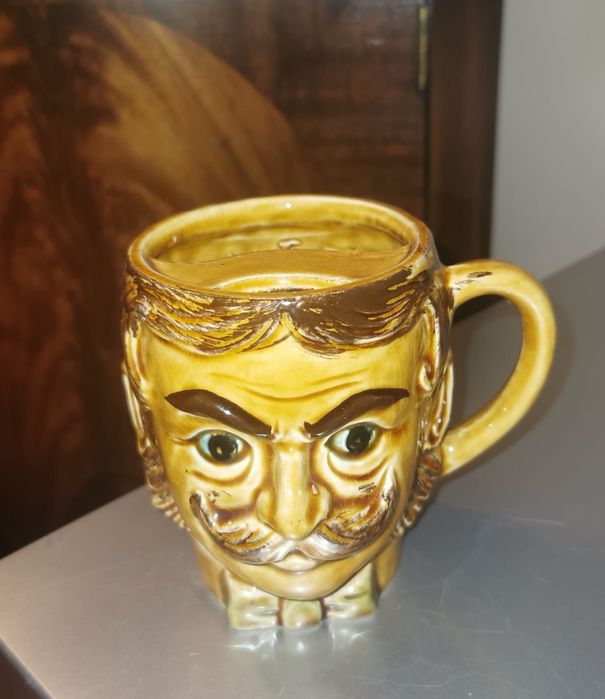 Антикварна порцеланова чаша Хипстър с мустаци от 70 те години супер !