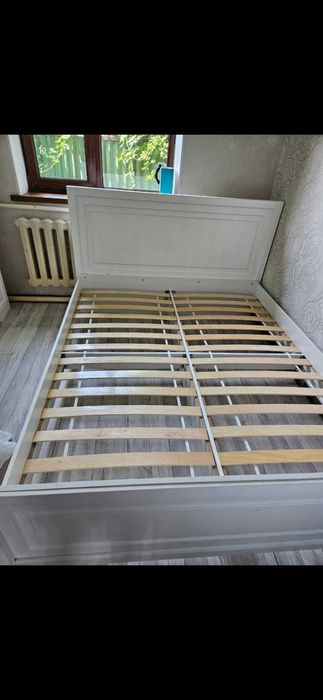 Продаётся кровать без матраса