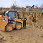 Închiriez,bobcat 2,5 tone.