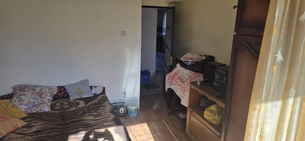 Închiriez apartament 3 cam rogerius