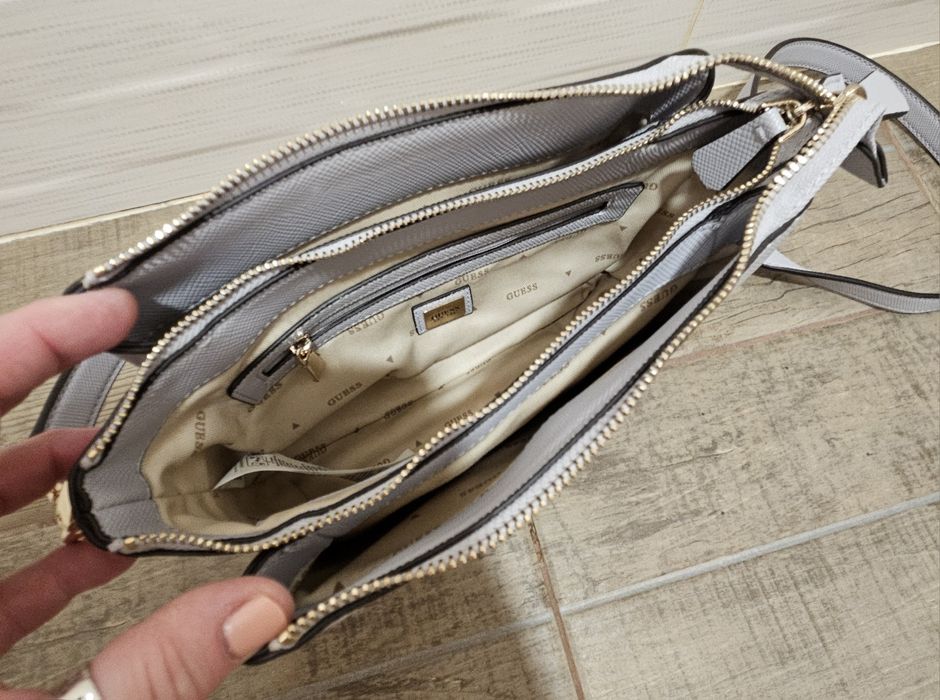 Дамска оригинална чанта GUESS.170лв.Нова