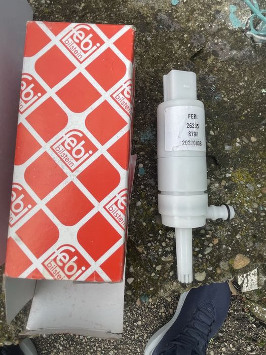 Пръскалки ,дюзи чистачки фарове и помпичка стъкломиене Mercedes W204