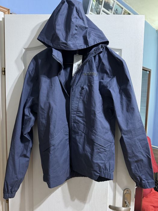 Чисто нови якета Originals, Terrex, Performance в размер XS