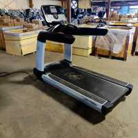 Banda de alergat profesionala Life Fitness 95t cu Explore Console