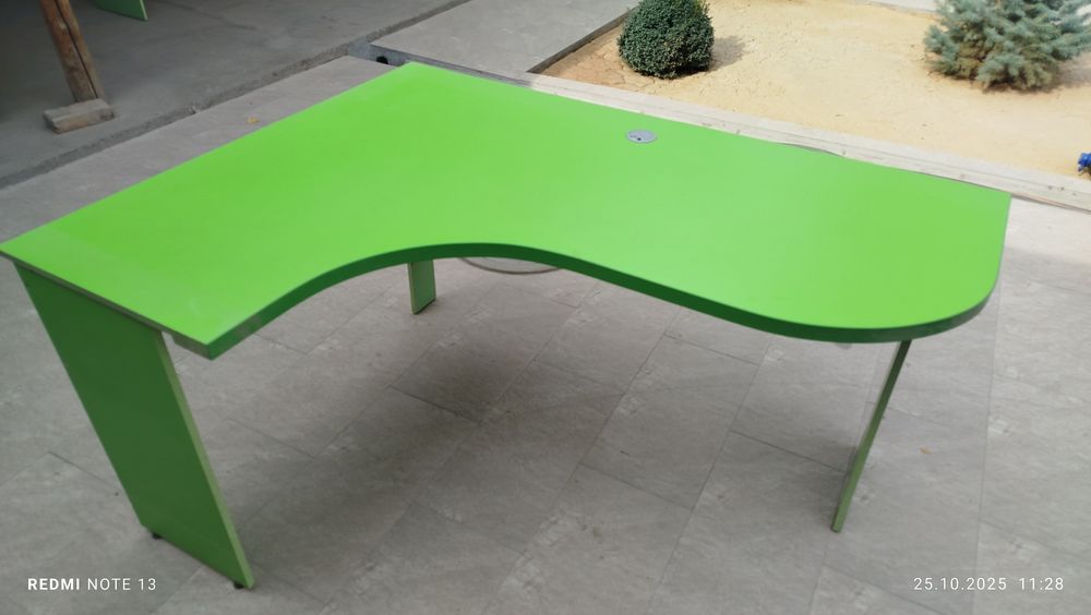 Продам угловой стол