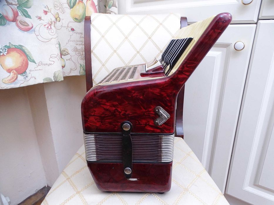 Стар акордеон Велтмайстер 40 баса