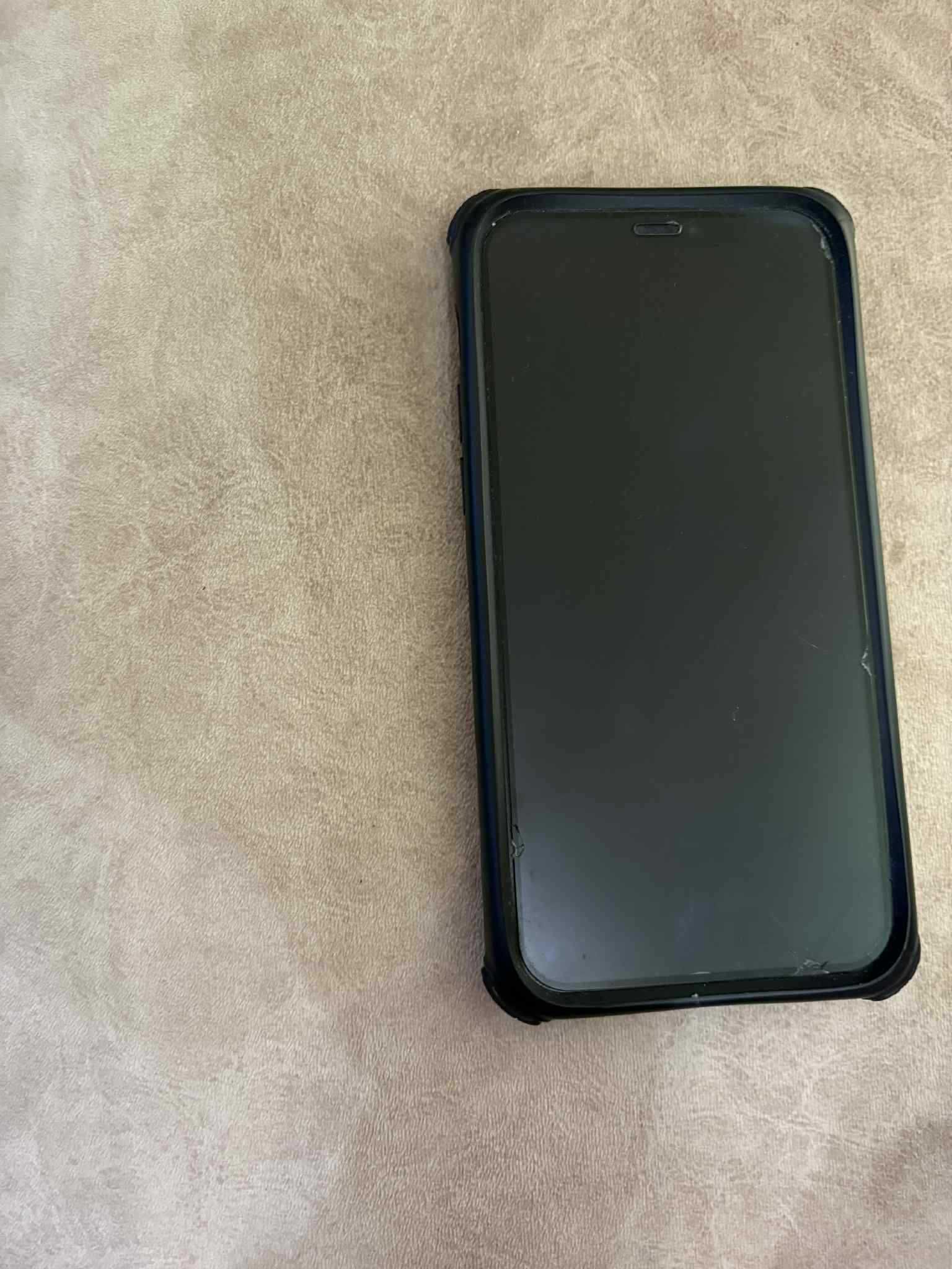 Продавам iphone 12