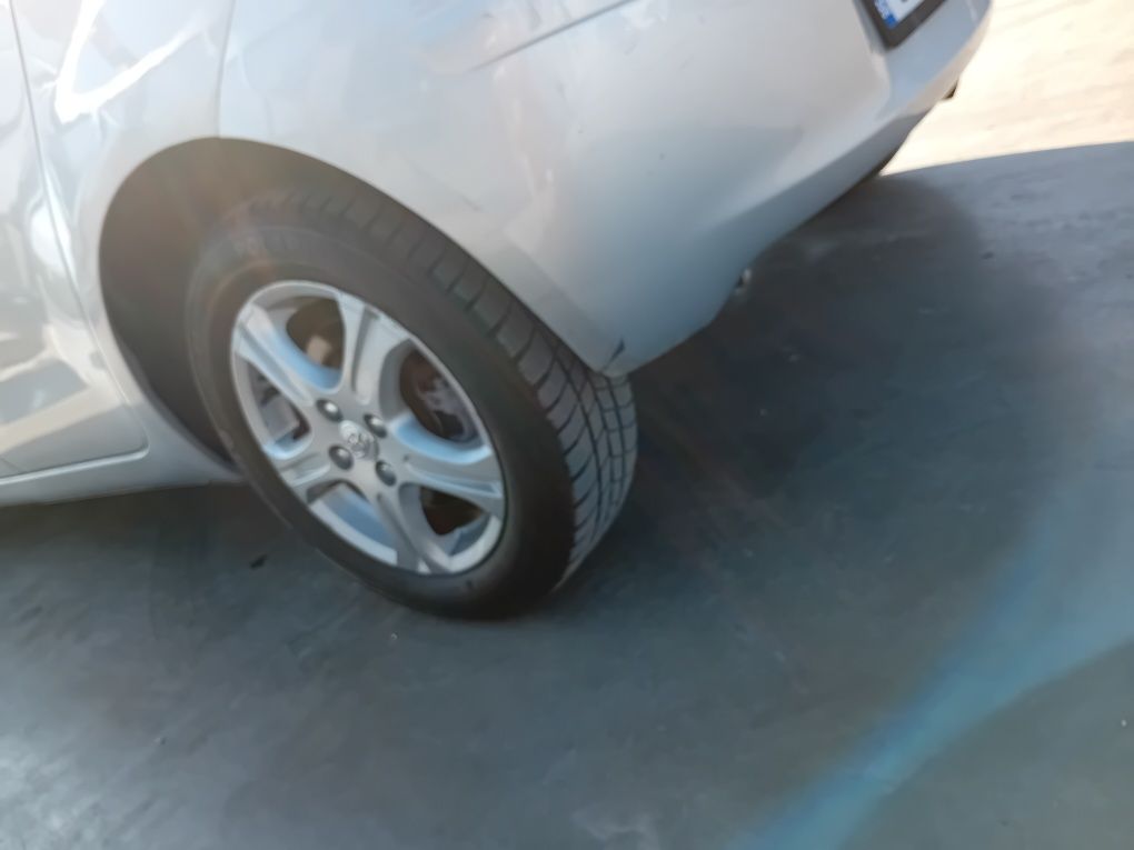 TOYOTA YARIS 1.3VVT-i Климатроник TOP