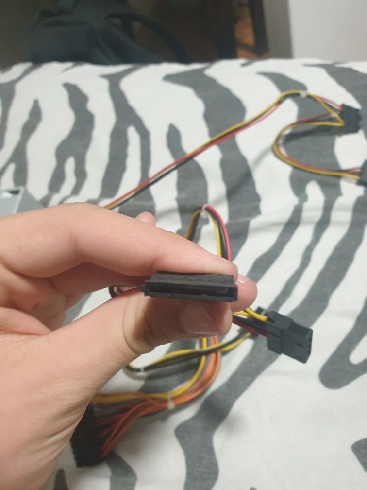 Продавам захранване 500W