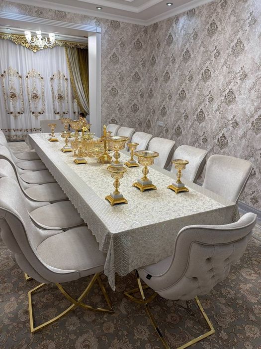 Mehmonxona uchun mebel stol va stullar to'plami