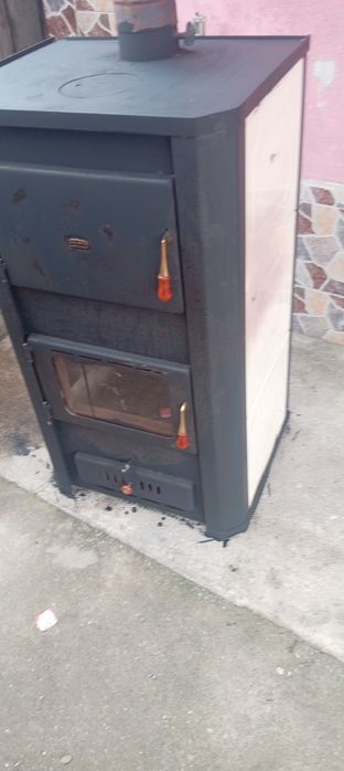 Termu șemineu arde foarte bine