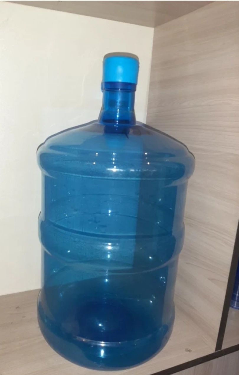 Продам бутылку для воды 19 литров