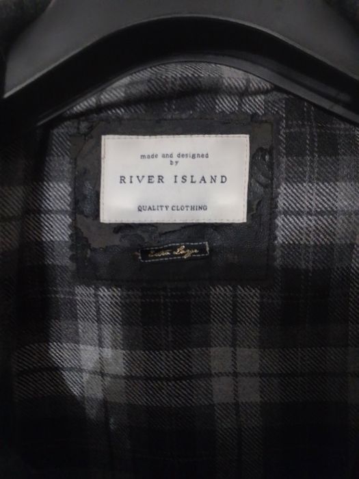 Palton  bărbatesc foarte elegant