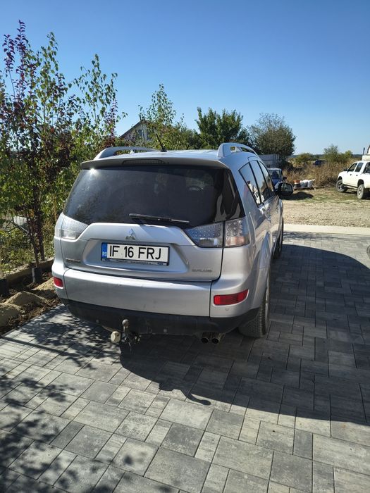 Vând Mitsubishi Outlander