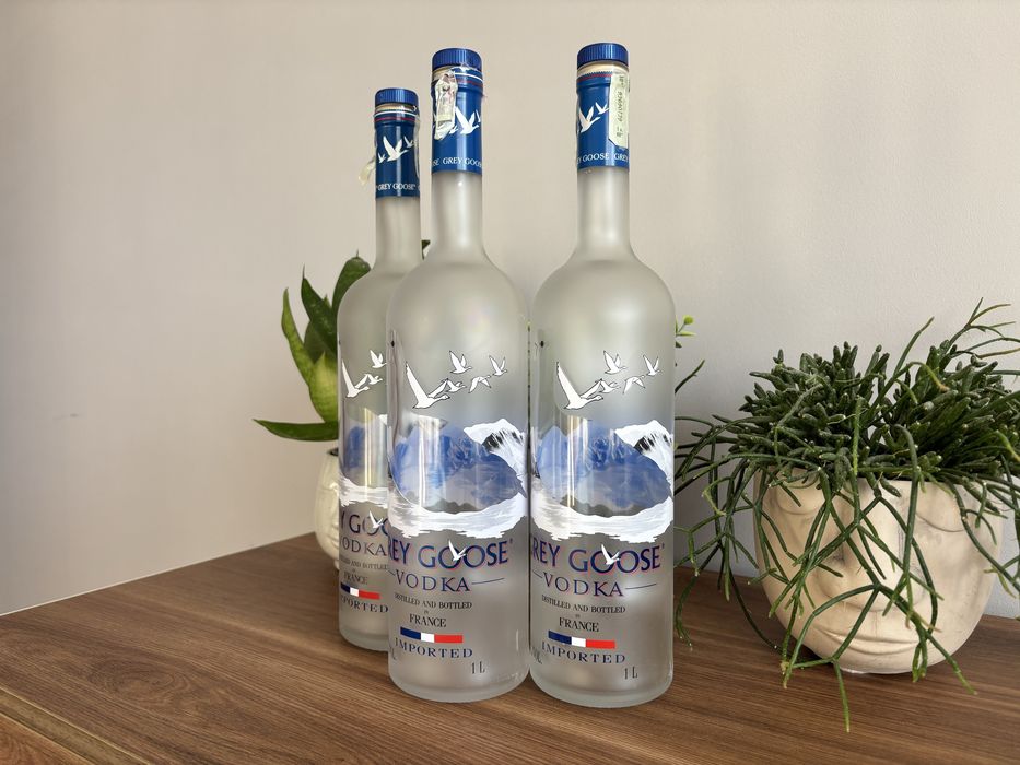 Grey Goose празни бутилки