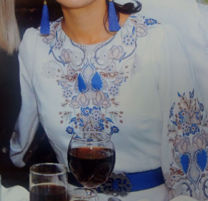 Отличное платье с синим принтом, пояс в комплекте. Турецкий,