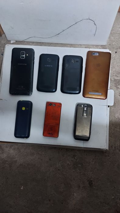 Разные. телефоны