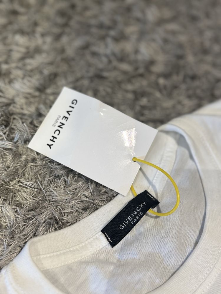 Тениска Givenchy