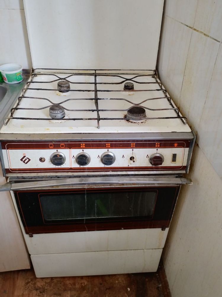 Продам газовую плиту
