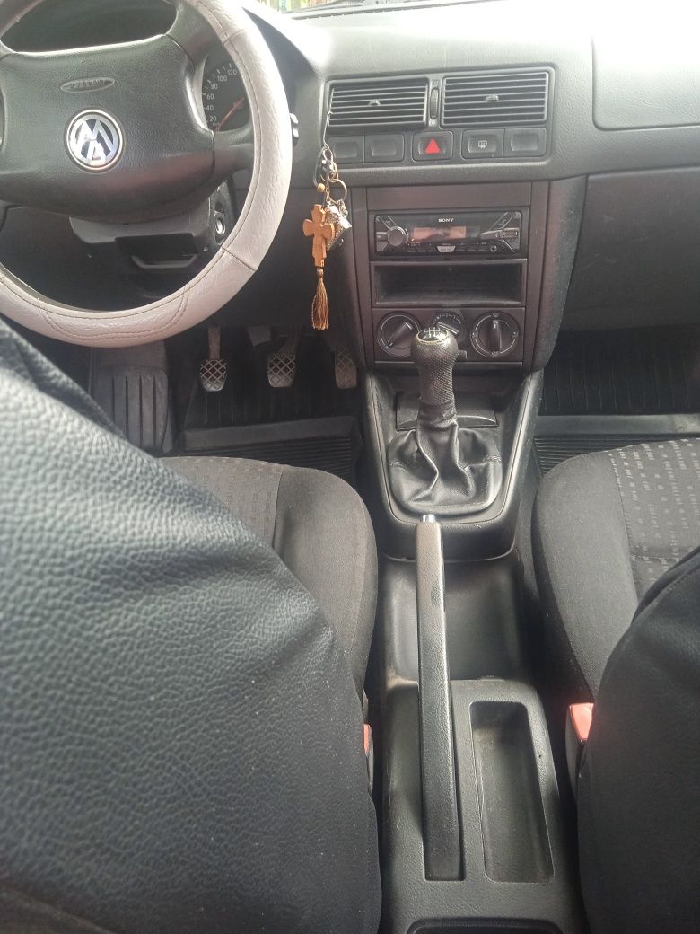 Vând Golf IV, 1,6 benzină