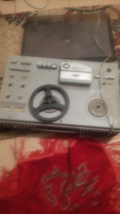 Продам магнитофон эльфа работает вид создать надо