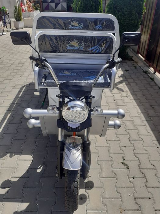 Vând Triciclu Tuk tuk electric.
