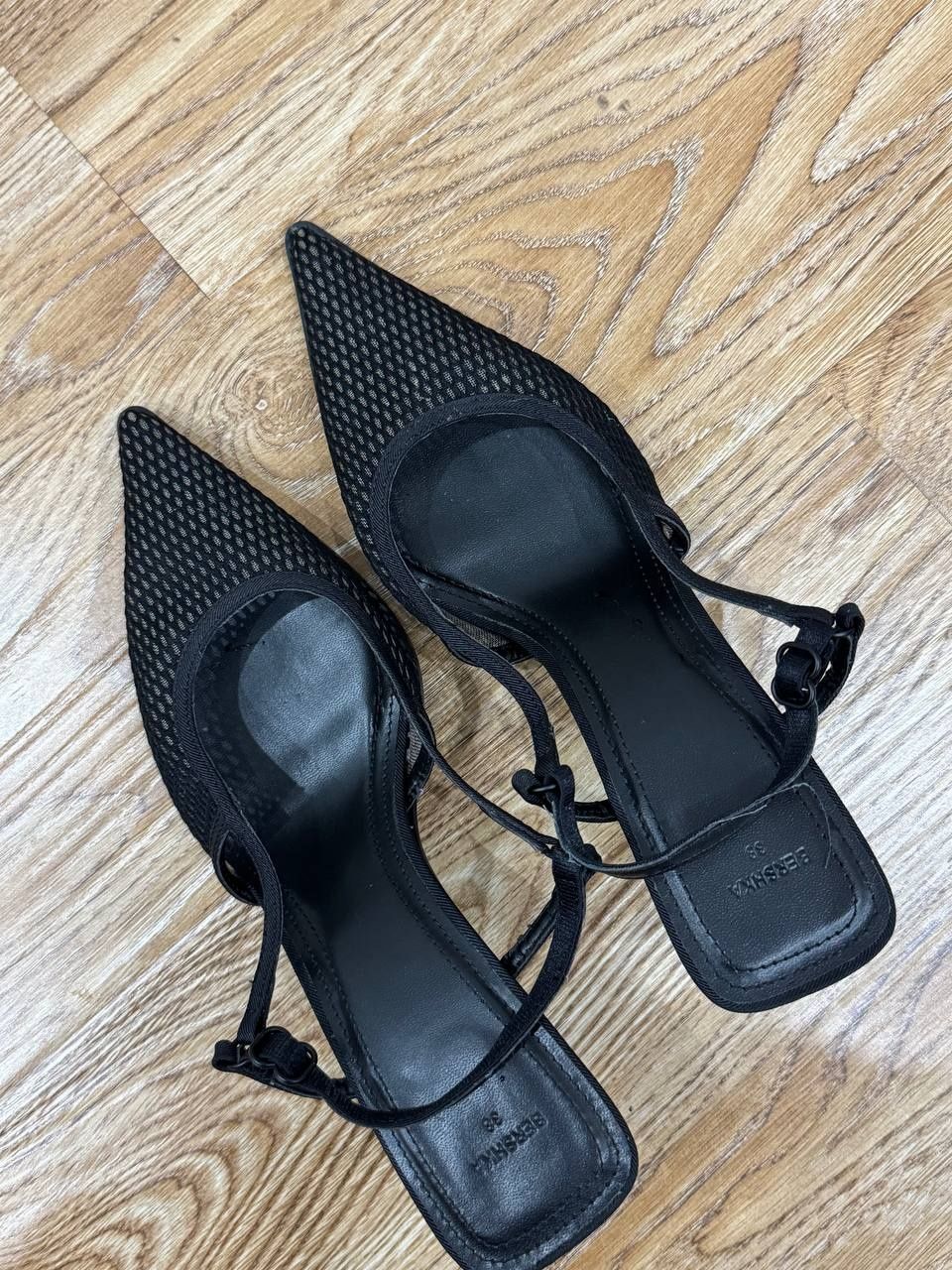 Босоножки Bershka черные