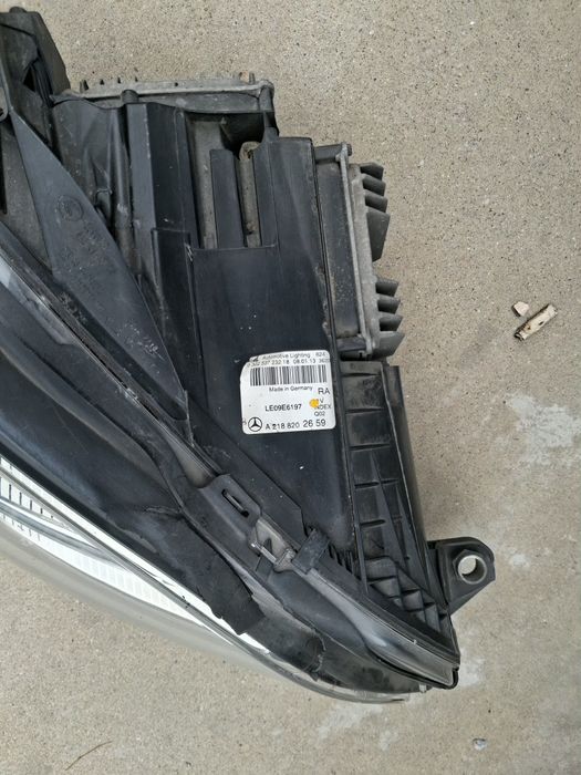 Десен фар Mercedes-Benz