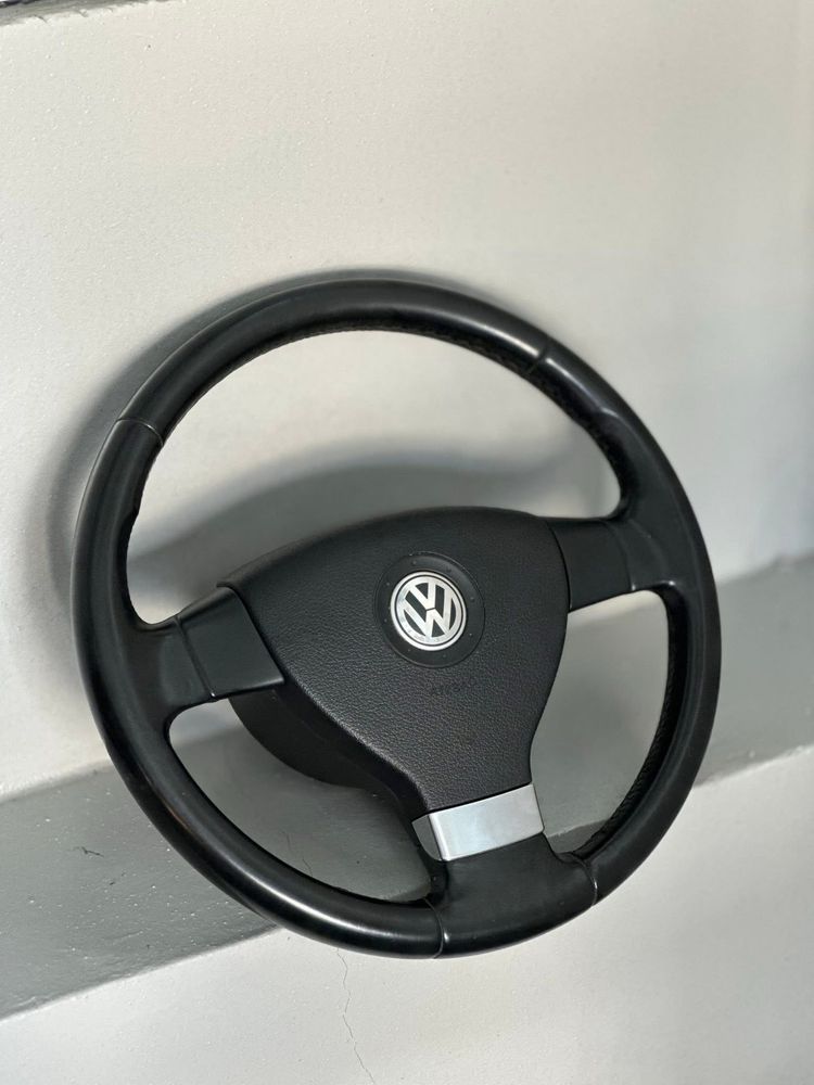 Трилъчев волан за Vw Golf 5