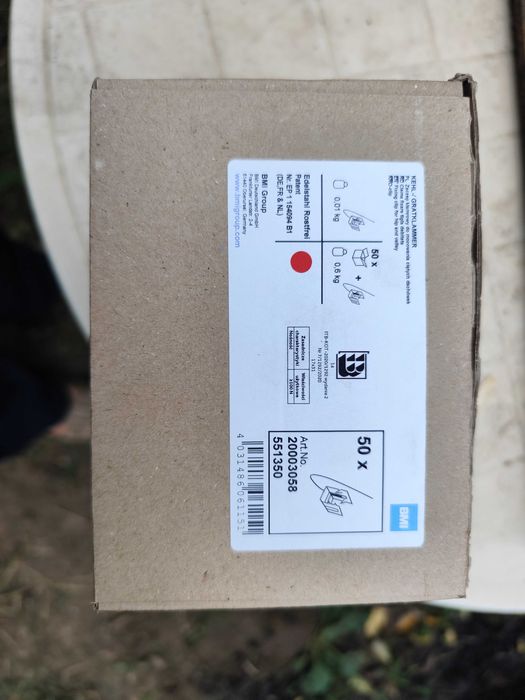 Продавам кутия нови скоби за рязани керемиди Braмac